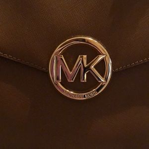 Meet your Posher, Leslie